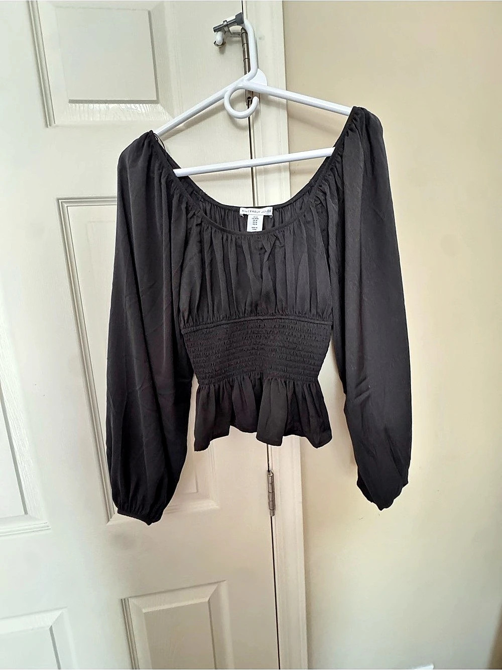 Sincerely Jules Women's Smocked Long Sleeve Blouse in Black Size Medium Like New